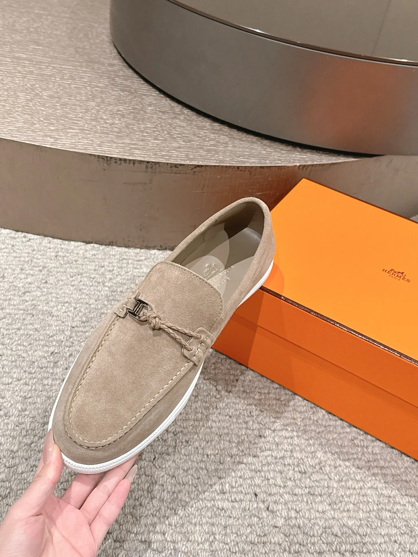 【ΗERMES】 P:540💰 Size: 39-45 (45.46. Customized) Hermes Men's Slip-on Loafers Lgnacio Series Couple's Loafers Casual Sports Shoes Original Purchase Development Made Goods This calfskin loafer is decorated with leather braiding and "Chaine d'Ancre" buckle. Fashionable nautical style loafers, ideal for land and seaside. Exquisite packaging at the delivery counter 🛍📦 Fabric: Original customized imported first-layer cowhide/cow suede Lining: Imported soft cowhide lining Sole: Original molded non-slip TPU material Bottom thickness: 2CM